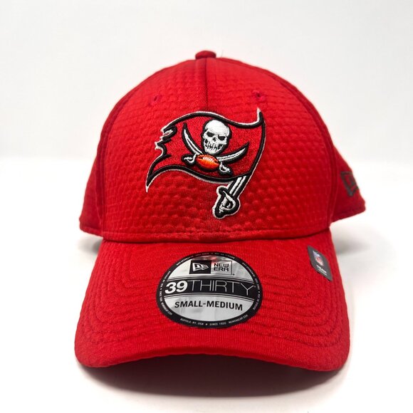 NFL Other - NWT Tampa Bay Buccaneers Fitted Ball Cap Size S/M
